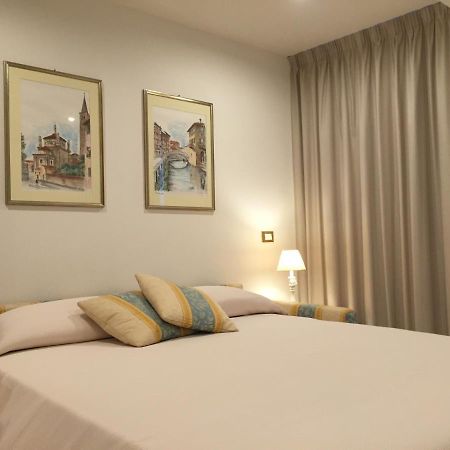 Genovese Villa Elena Appartamenti Вараце Екстериор снимка