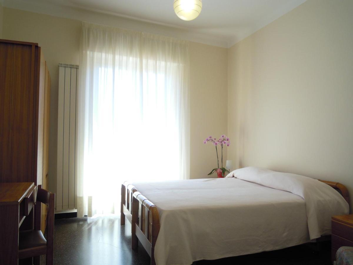 Genovese Villa Elena Appartamenti Вараце Екстериор снимка