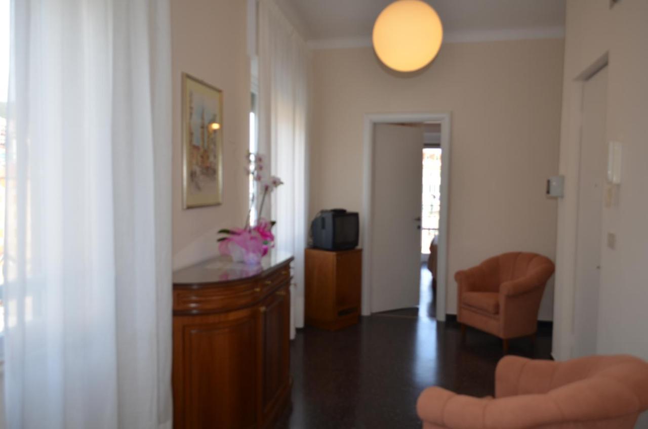 Genovese Villa Elena Appartamenti Вараце Екстериор снимка