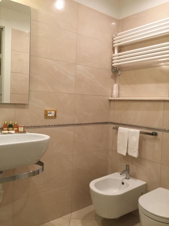 Genovese Villa Elena Appartamenti Вараце Екстериор снимка