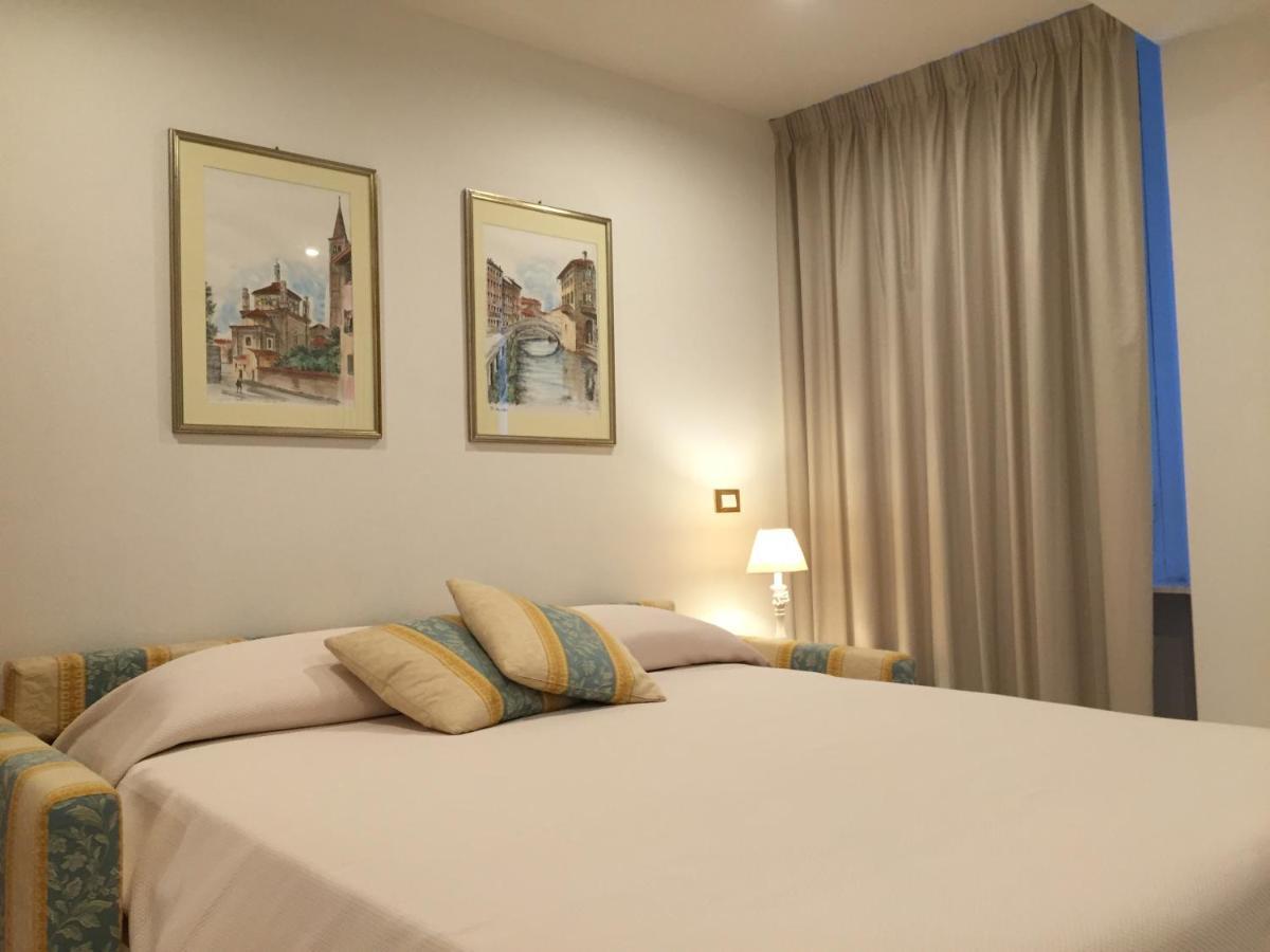 Genovese Villa Elena Appartamenti Вараце Екстериор снимка