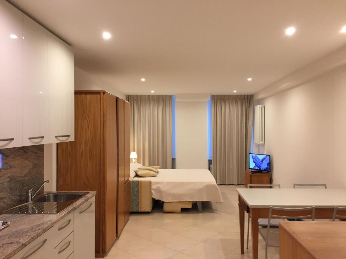 Genovese Villa Elena Appartamenti Вараце Екстериор снимка